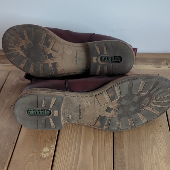 Remonte Women’s Red/Black Ruched Leather Chelsea Ankle Boots - Picture 7 of 7